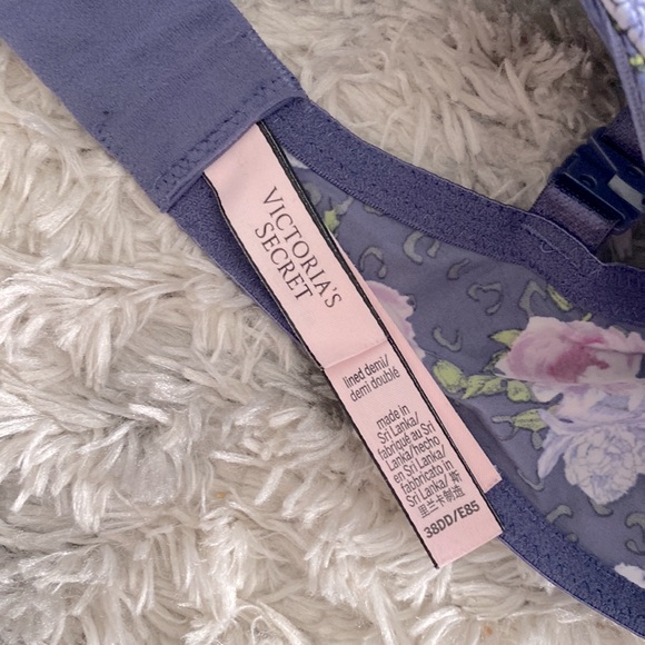 Victoria’s Secret set of 2 bras 36DD & 38DD - Picture 2 of 7